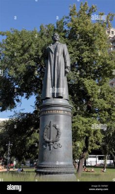  Dzerzhinsky Monumentu: Devrim Tarihiyle Süslenmiş Muhteşem Bir Heykel!