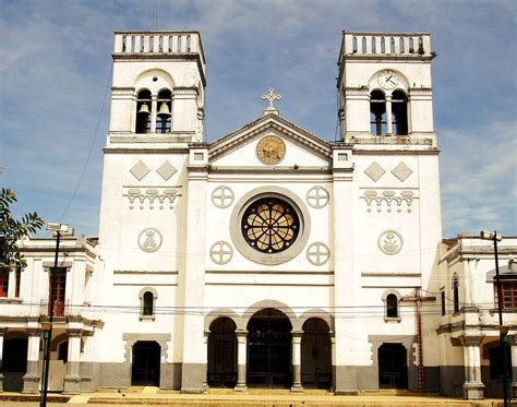  Catedral de la Santísima Trinidad: Tarihi ve Mimari Muhteşemliklerin Birleşiminde!