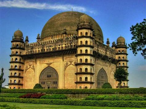 Gol Gumbaz: Hintli Mimarinin Dev Bir Şaheseri ve Akustik Harikası!