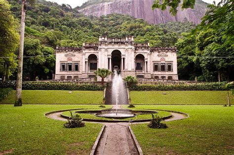 Parque Lage: Rio de Janeiro'nin Kalbindeki Bir Sanat ve Doğa Harikası!