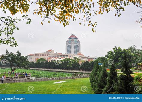 Xiamen University'nın Muhteşem Kampüsü ve Tarihi Mimarisine Hayran Kalın!